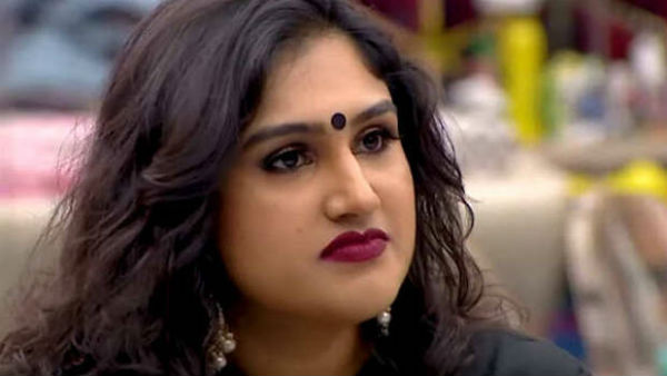 రాజకీయ వివాదాల్లో కూడా