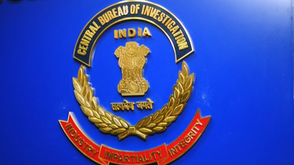 సీబీఐకి అప్పగించిన కోర్ట్..