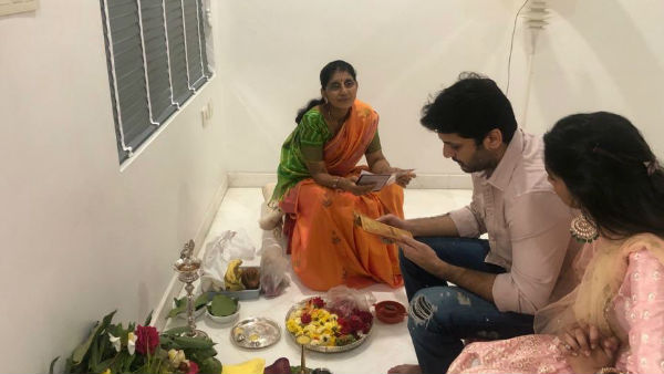 భార్యతో పూజలు..