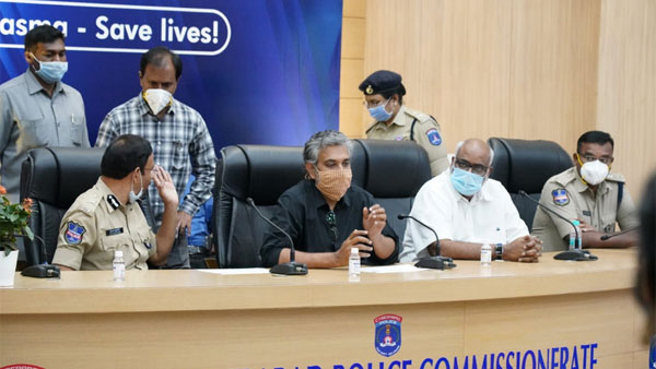 రాజమౌళి దంపతులను సత్కరించిన సజ్జనార్