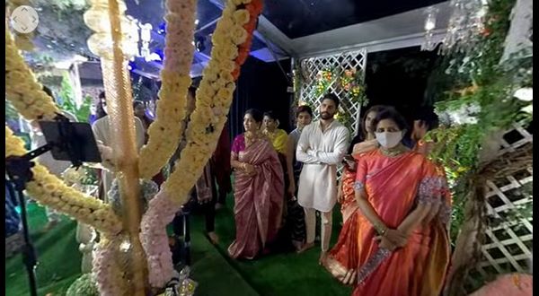 కల్యాణ మండపంలో అతిథులు