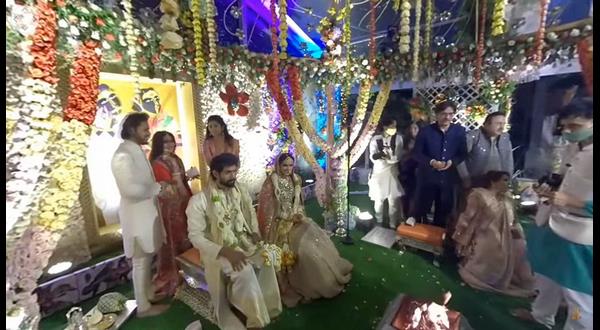 పెళ్లిపీటలపై ఆసీనులైన 