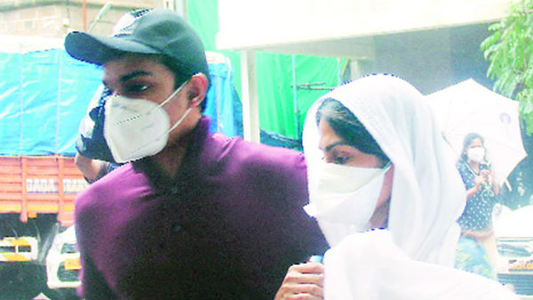 ED questioning Rhea Chakrabortys brother Showik Chakraborty on second day ED questioning Rhea Chakrabortys brother Showik Chakraborty on second day