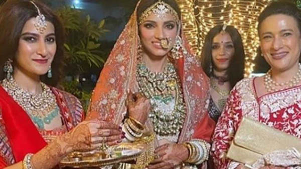 లేడీస్ చీరలకు చాలా కాస్ట్లీ..