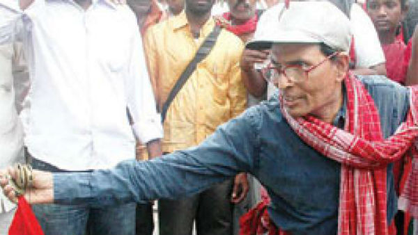 అర్ధరాత్రి స్వాతంత్ర్యంతో సినీ జీవితం