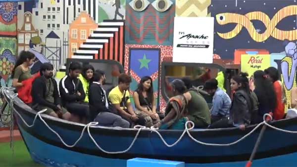 పడవ దిగిన వ్యక్తి..