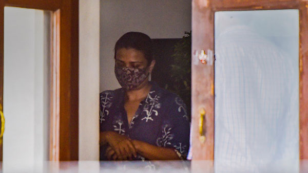 రియా చక్రవర్తి టాలెంట్ మేనేజర్‌ను విచారించగా