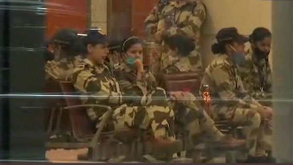 మంగళవారం రాత్రి పూర్వీకుల గ్రామంలో బస