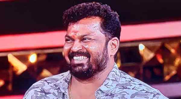 వేదికపై మనసు గెలచుకొన్న సూర్య కిరణ్