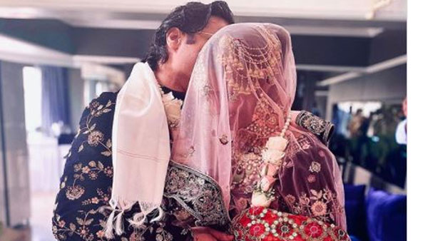 బాయ్‌ఫ్రెండ్‌తో సుదీర్ఘంగా రొమాన్స్ చేసింది.