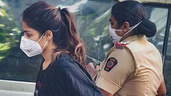 క్వాన్, రియా మధ్య భారీగా క్యాష్ ట్రాన్స్‌ఫర్స్