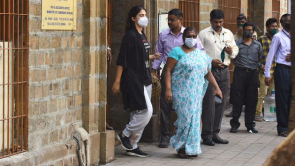 రియాకు డ్రగ్ మాఫియాతో బలమైన సంబంధాలు