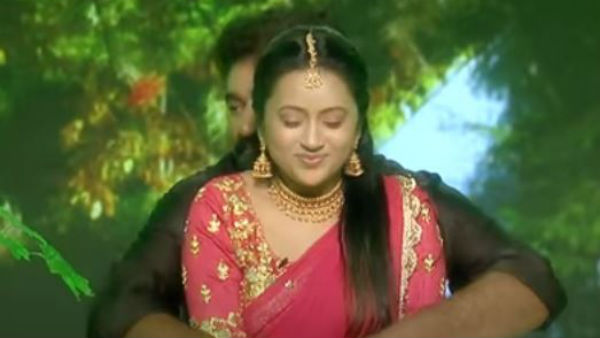 రాజీవ్ సుమను ఎత్తుకొని..