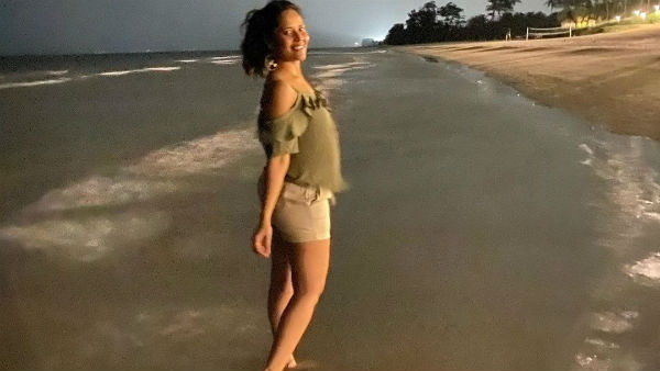 బీచ్ లో హాట్ లుక్