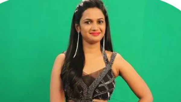 పొట్టి దుస్తులతో ఆకట్టుకొంటూ