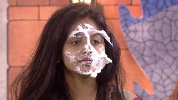 మెనాల్‌ను నామినేట్ చేసిన అవినాష్