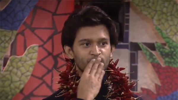 మరోసారి ఎడ్చేసిన మోనాల్.. అభిజిత్ ఫ్లైయింగ్ కిస్