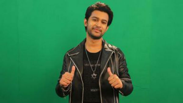 ప్రేమగా కేక్..