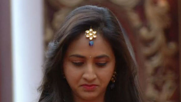 మోస పూరితమైన నవ్వు..