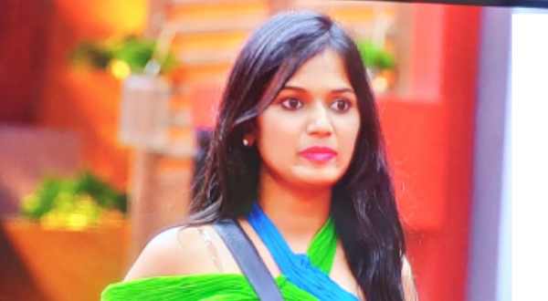 అరియానాను ఇరుకున పెట్టిన బిగ్‌బాస్