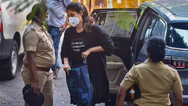 రియా చక్రవర్తిపై ప్రధాన ఆరోపణలు