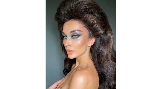 మొత్తం అలాంటి ఫొటోలే.. రచ్చ రచ్చ