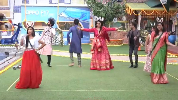 గార్డెన్ ఏరియాలో..