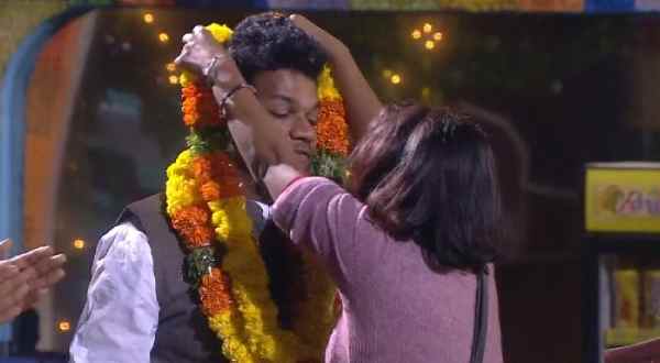 అవినాష్‌కు ఓటు వేసిన హారిక