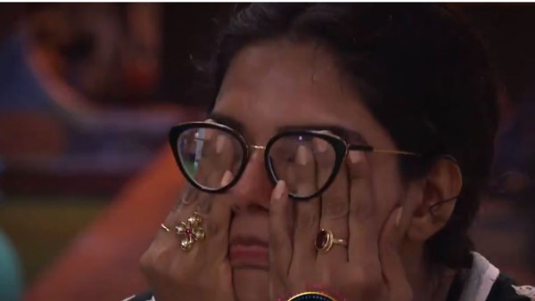 మోనాల్ ను బాగానే డిస్టర్బ్ చేశాడు. 