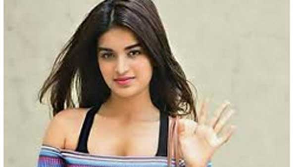 వాళ్ళిద్దరికి పోటీగా నిలవాలని..