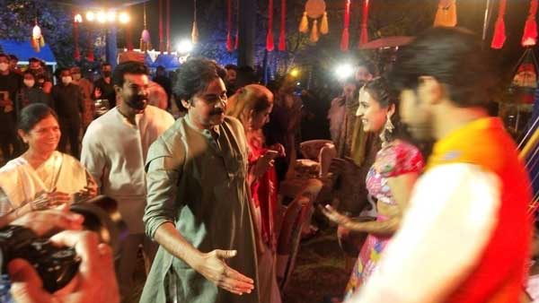 మెగా హీరోల పాటలతో రచ్చ రచ్చగా