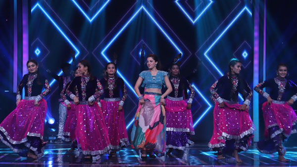 డ్యాన్స్‌లు... సాంగ్స్... ప్రముఖుల ఆటలు