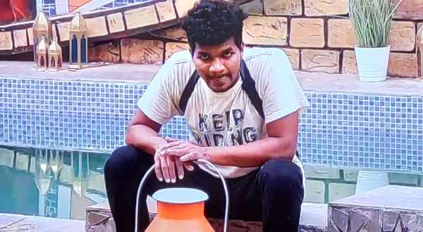 లెవెల్ 1 నుంచి అరియానా, మోనాల్ అవుట్