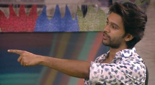 వాళ్లను వాడడంతో తట్టుకోలేక ఏడ్చి