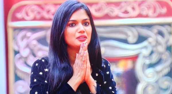 టాప్ 5లో అరియానా గ్లోరి