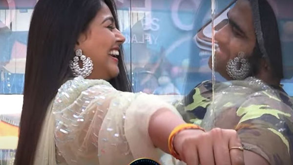 అఖిల్‌ను మోనాల్ గాఢంగా కౌగిలించుకొని