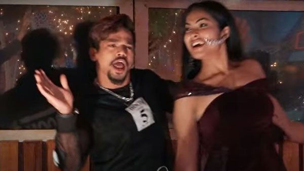 జంటలుగా డ్యాన్సులు చేస్తూ..