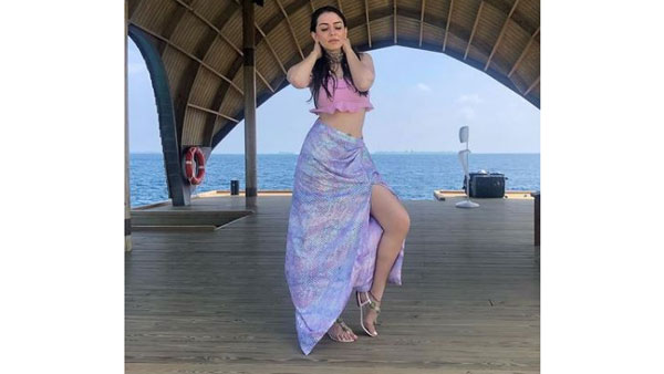 మాల్దీవుల్లో అందాల ఆరబోత..