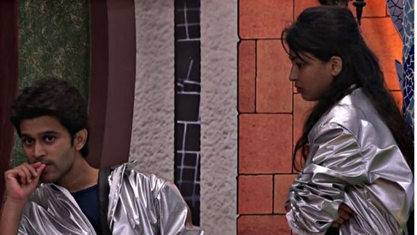 అభిజీత్‌తో లవ్ ట్రాక్.. మరింత పాపులారిటీ