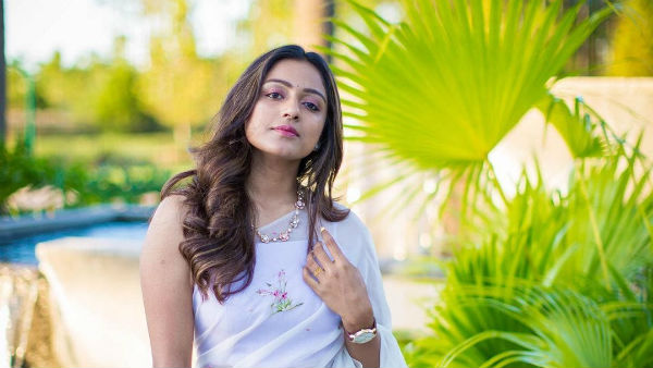 రొమాన్స్‌లో మునిగి తేలిన జంట