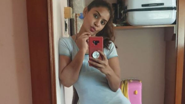 అందాలతో కనువిందు.. పవన్ ఫొటోతో