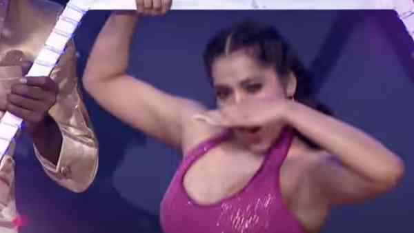  అదిరిపోయే డ్యాన్స్..