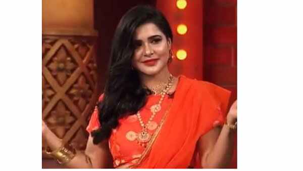 మారిన కెరీర్.. దాని నుంచి చూపిస్తూ రచ్చ