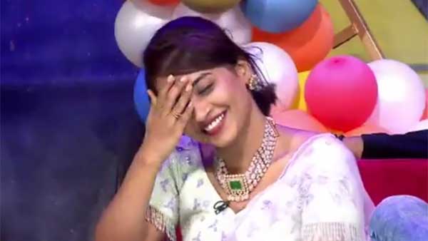 నోయల్ హారిక అలా..