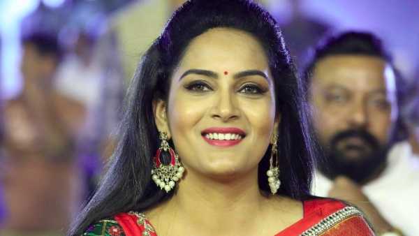 సోషల్ మీడియాలో అలా..