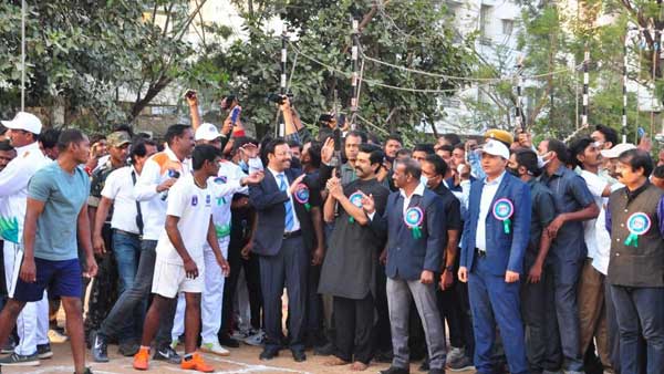 విజేతలకు రాంచరణ్ బహుమతులు