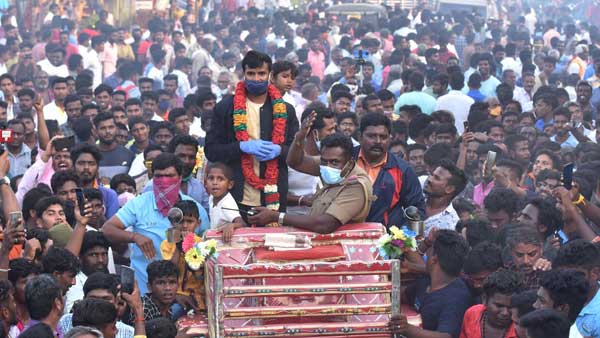 అలా మొదటి ఛాన్స్..