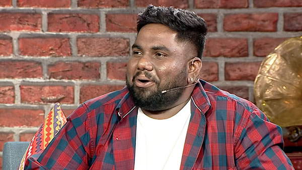 అలా ఫేమస్..