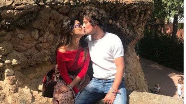 భర్త పక్కన ఉండగానే శ్రీయకు షాక్.. గుండె అరచేతిలో పట్టుకొని భయంతో..