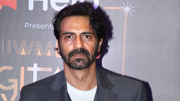  ప్రియుడితో పట్టుబడ్డ హృతిక్ మాజీ భార్య .. ముక్కు ముఖం తెలియని వాడితో డేటింగ్!